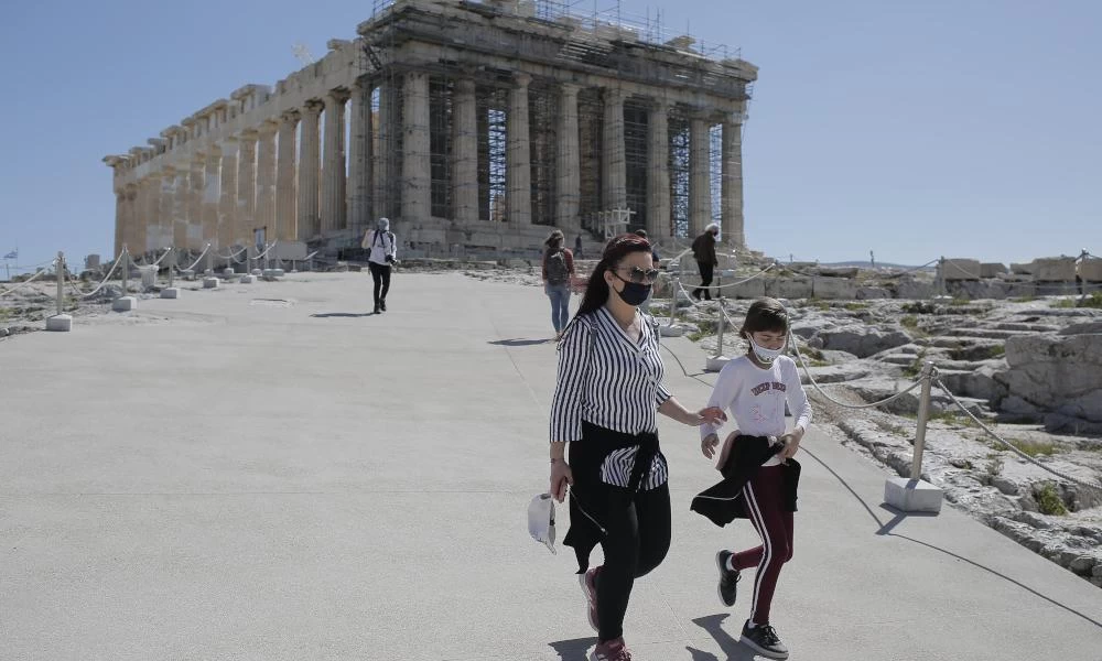 BBC: Αβεβαιότητα για τον τουρισμό και η άδεια Ακρόπολη
